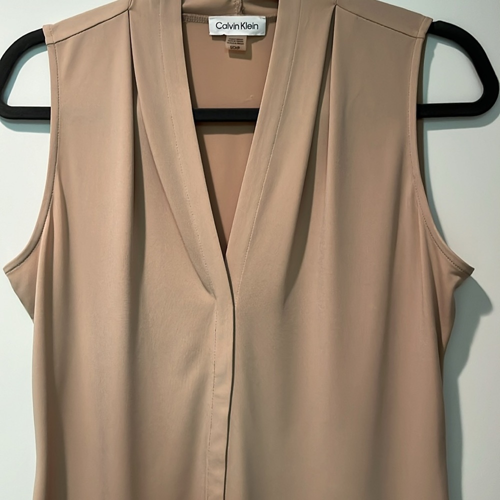 Calvin Klein Tan Sleeveless V Necked Top Size S/CH/P - Picture 2 of 6